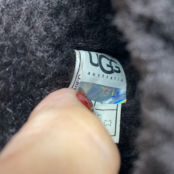 REDUCED! Youth Ugg Australia Classic II boots - Picture 7 of 13